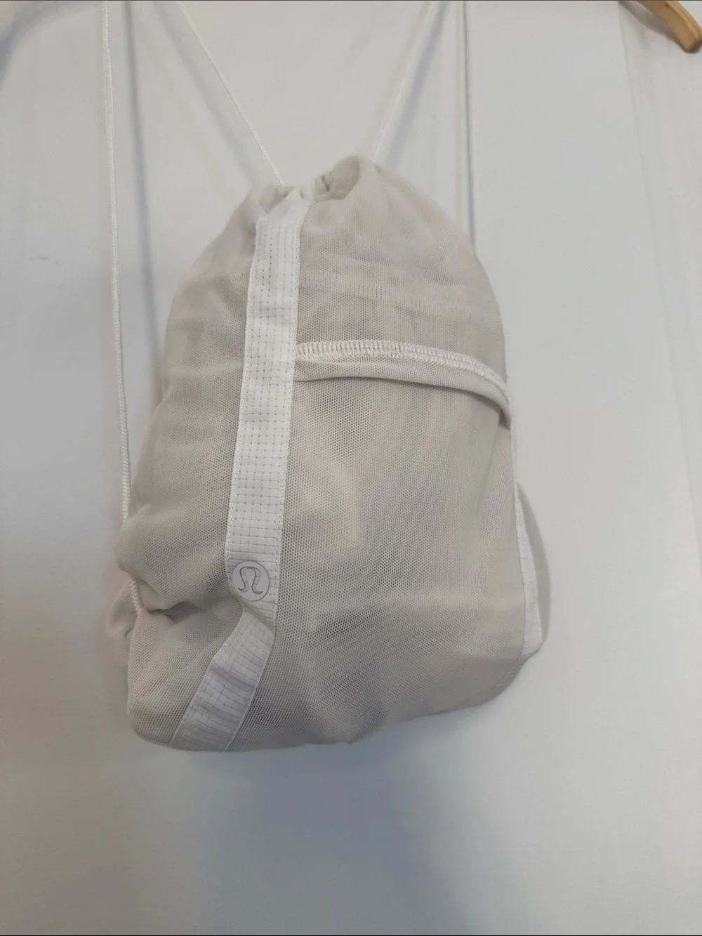 lululemon White Lightweight pack light 1/2 zip pull over workout jacket
